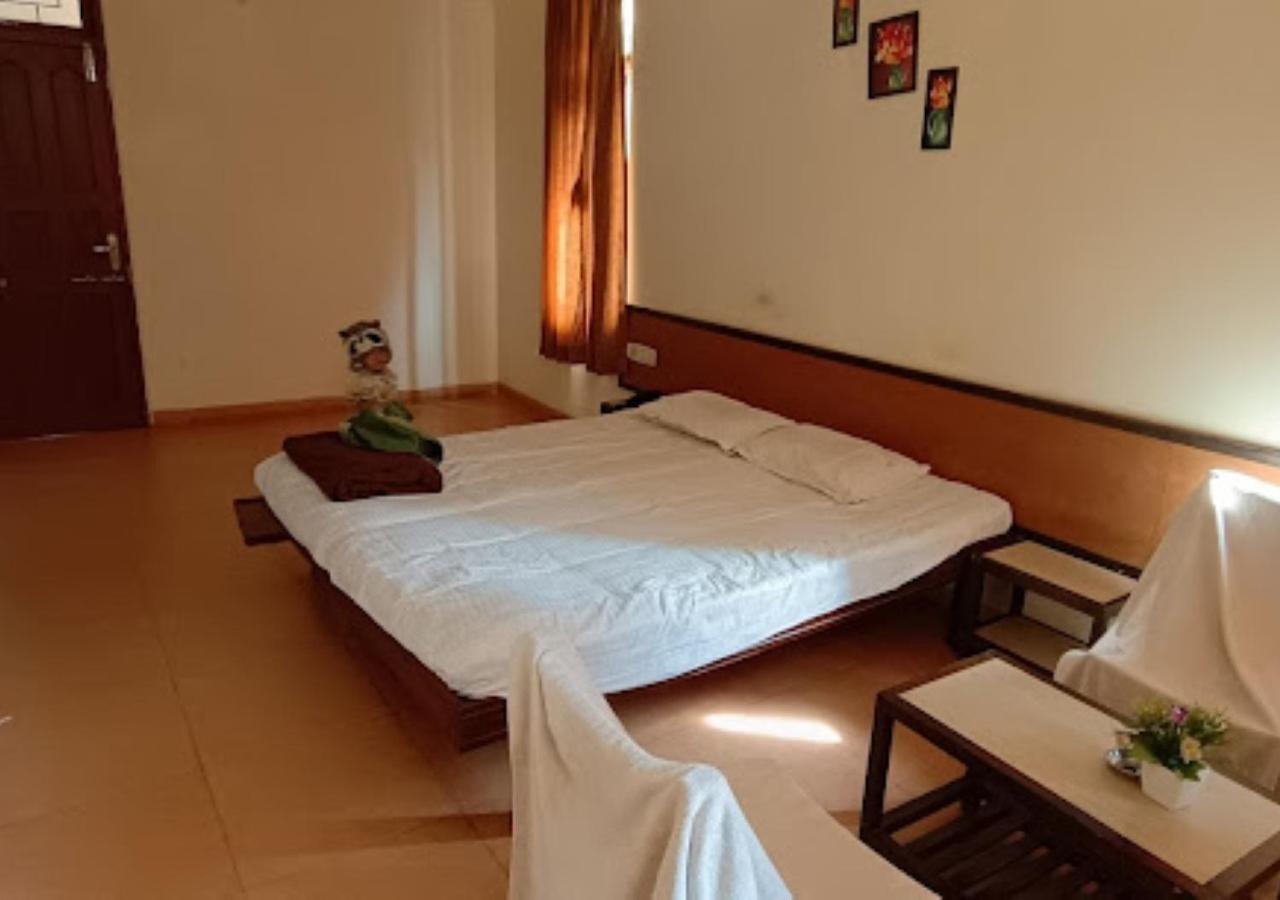 Hotel Durvankur Ганпатипуле Екстериор снимка