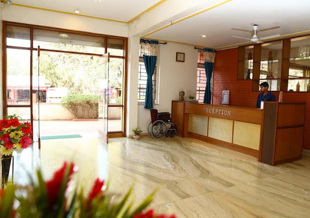 Hotel Durvankur Ганпатипуле Екстериор снимка