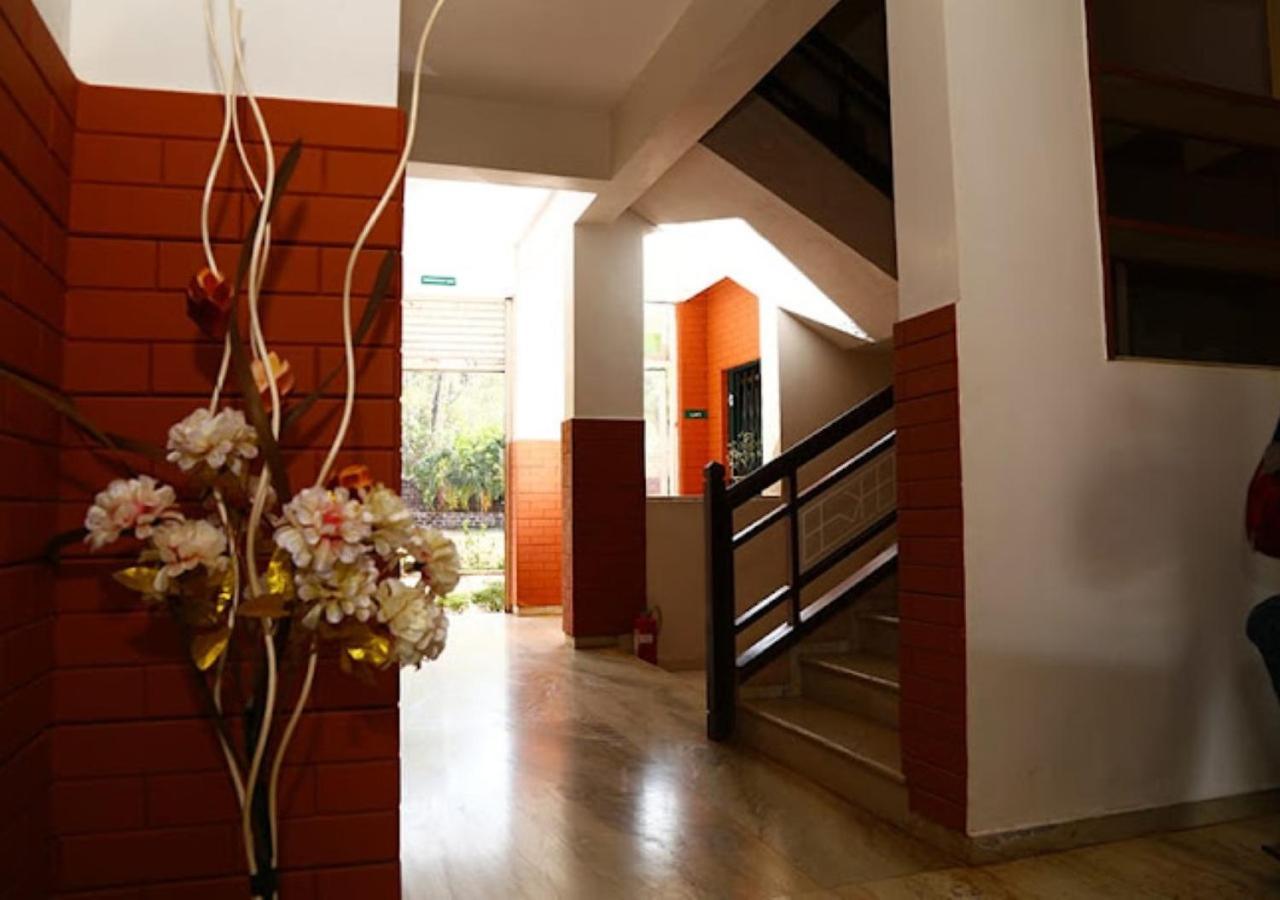 Hotel Durvankur Ганпатипуле Екстериор снимка