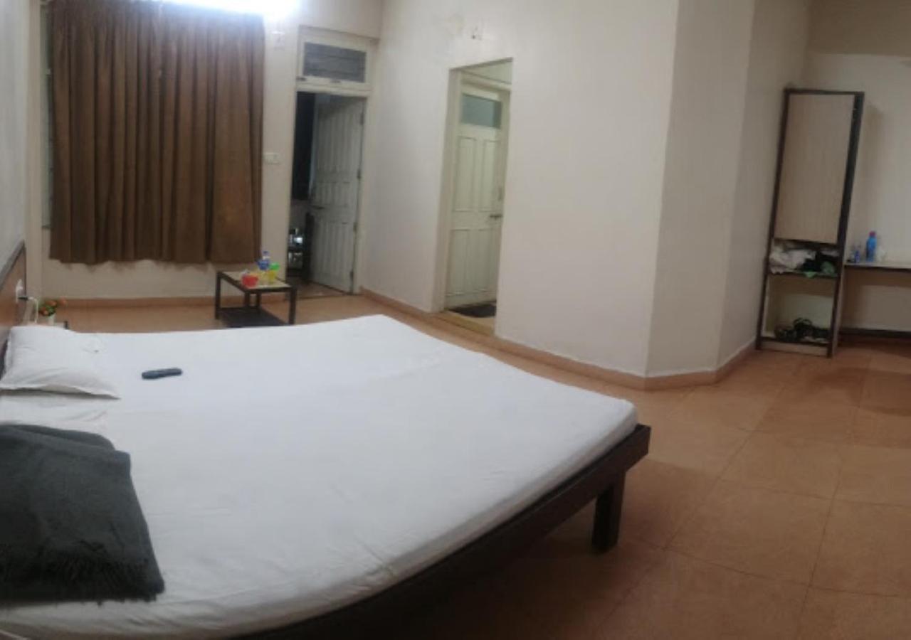 Hotel Durvankur Ганпатипуле Екстериор снимка