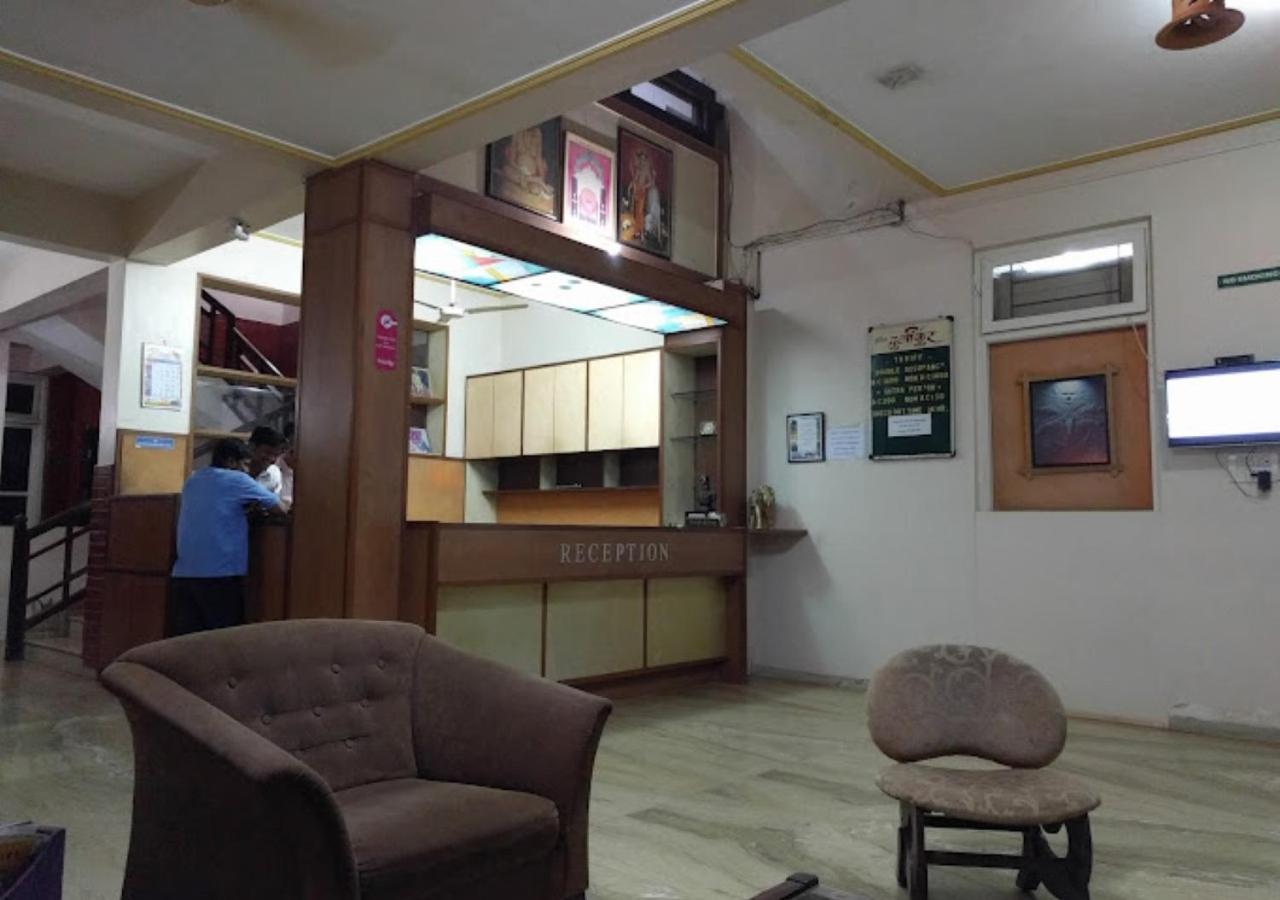 Hotel Durvankur Ганпатипуле Екстериор снимка