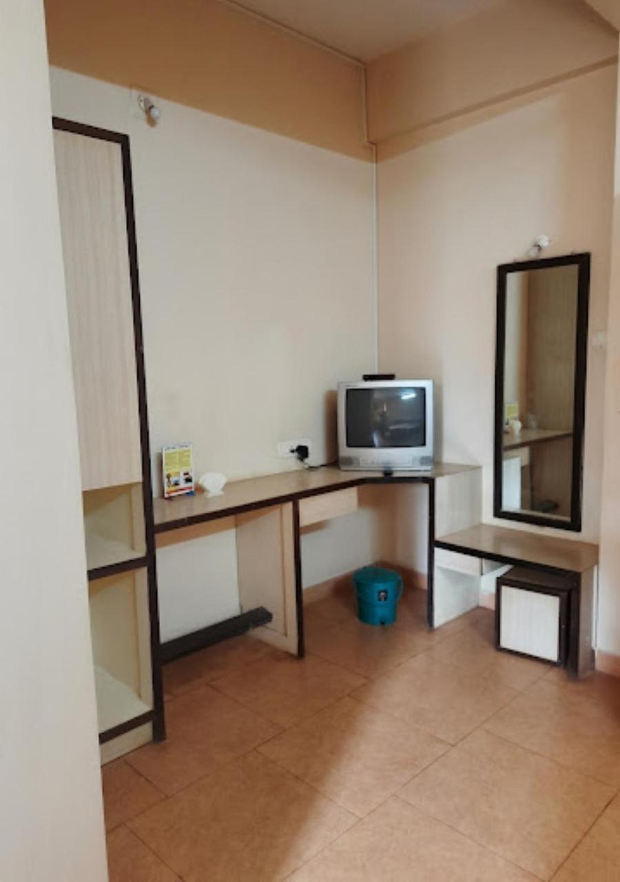 Hotel Durvankur Ганпатипуле Екстериор снимка
