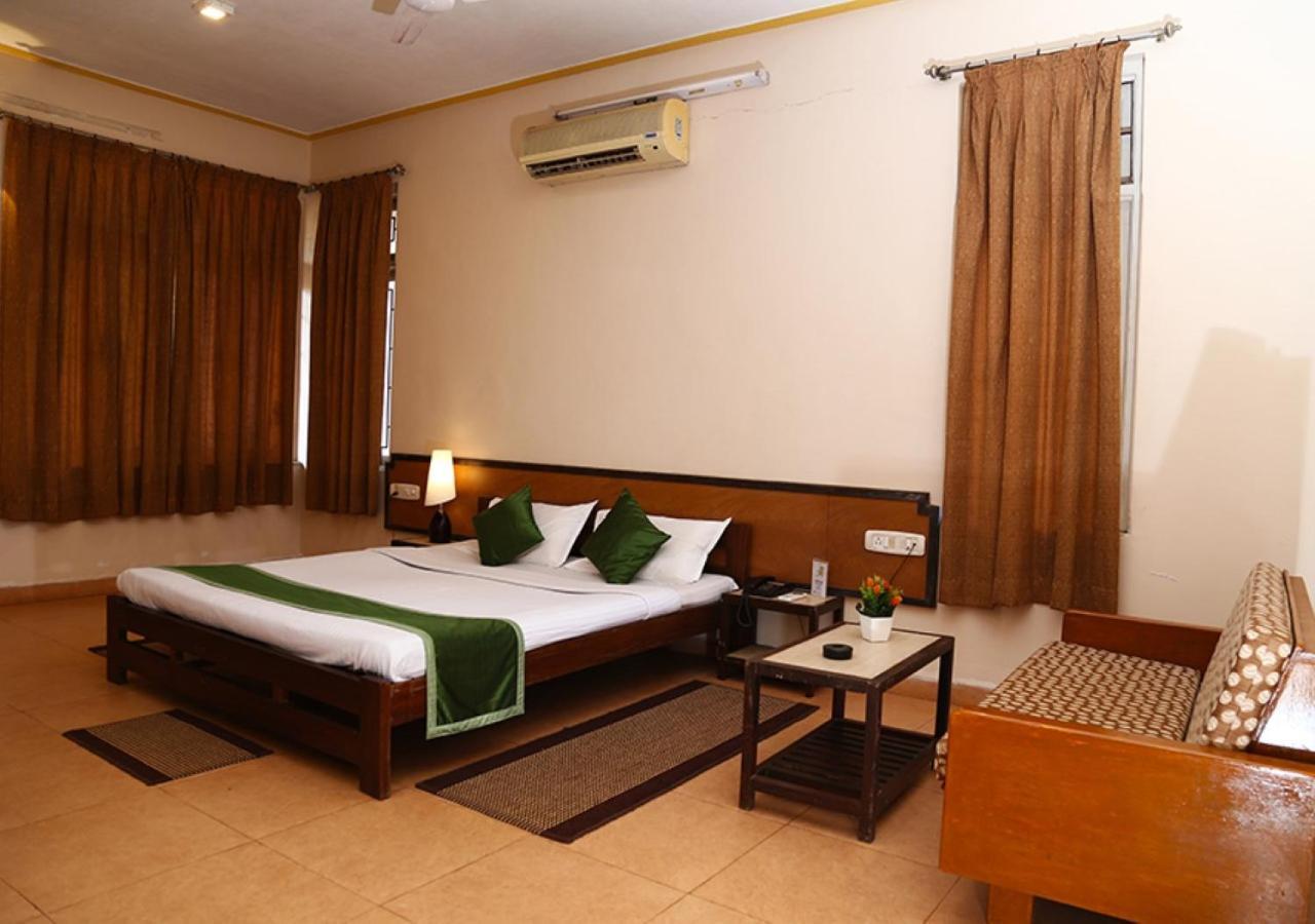 Hotel Durvankur Ганпатипуле Екстериор снимка