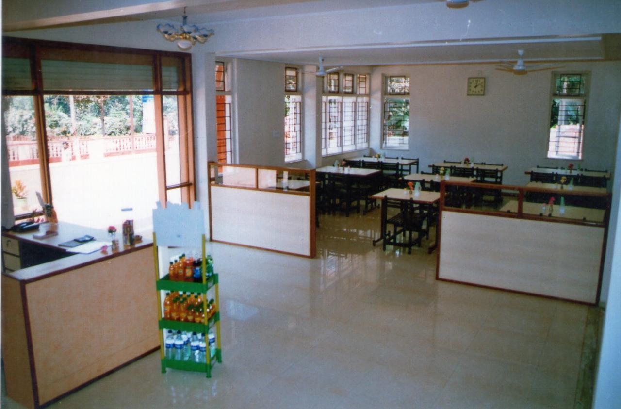 Hotel Durvankur Ганпатипуле Екстериор снимка