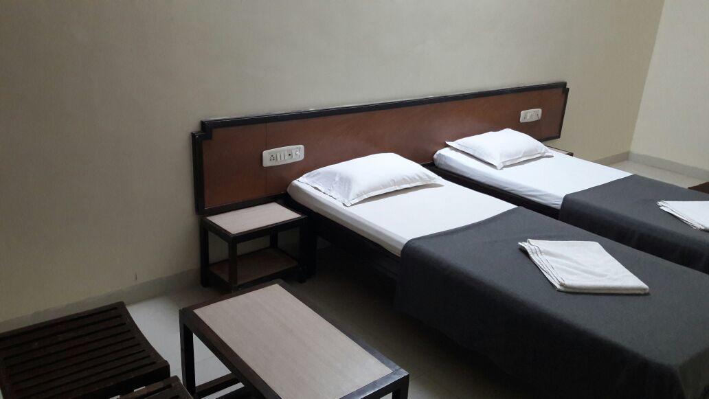 Hotel Durvankur Ганпатипуле Екстериор снимка