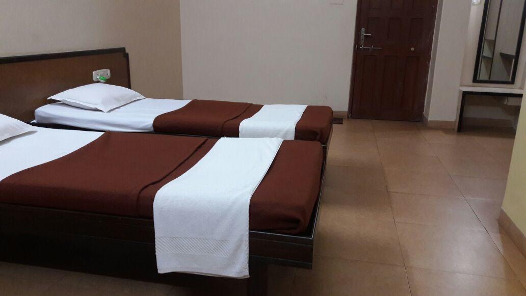 Hotel Durvankur Ганпатипуле Екстериор снимка
