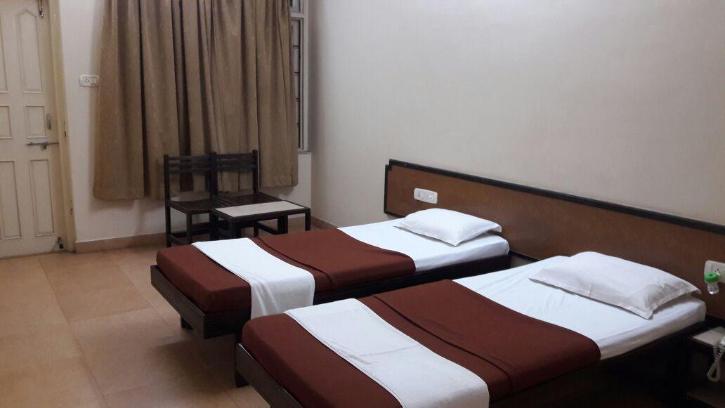 Hotel Durvankur Ганпатипуле Екстериор снимка